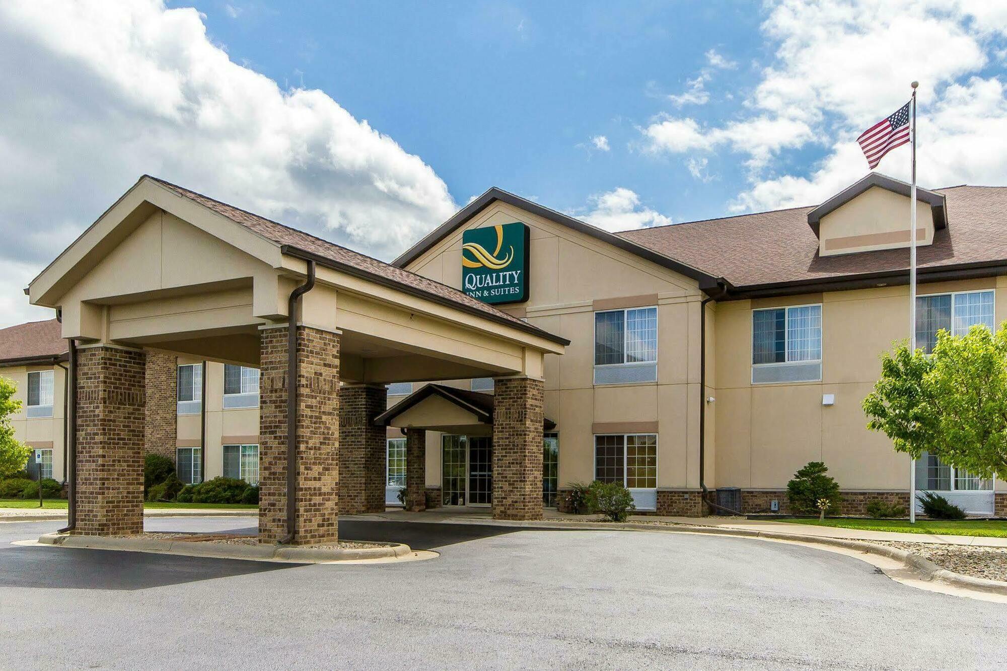 Quality Inn & Suites Lodi I-90 Exterior photo